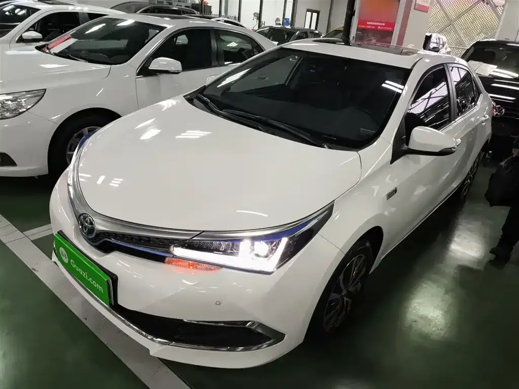 Toyota Corolla Hybrid — фото 1