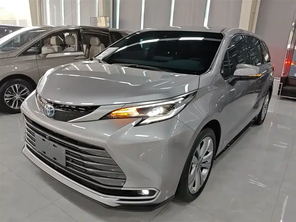 Toyota Sienna 2024 из CN, фото 1