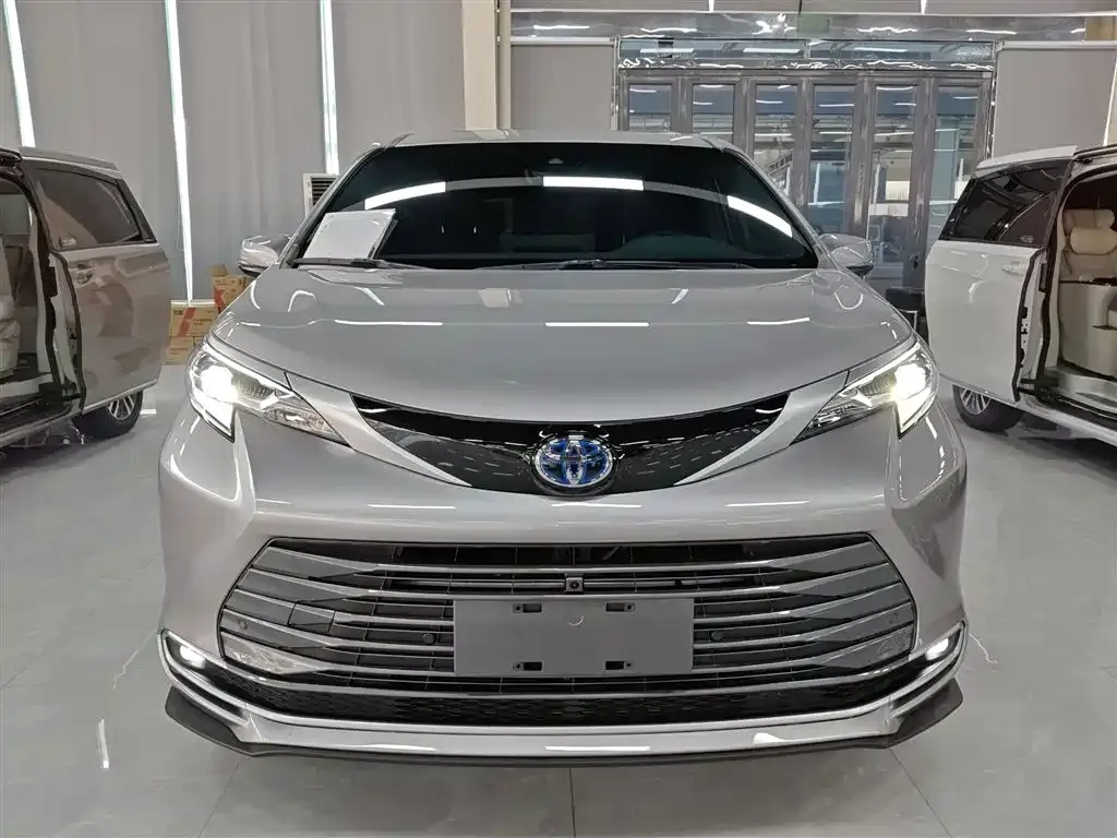 Toyota Sienna 2024 из CN, фото 6