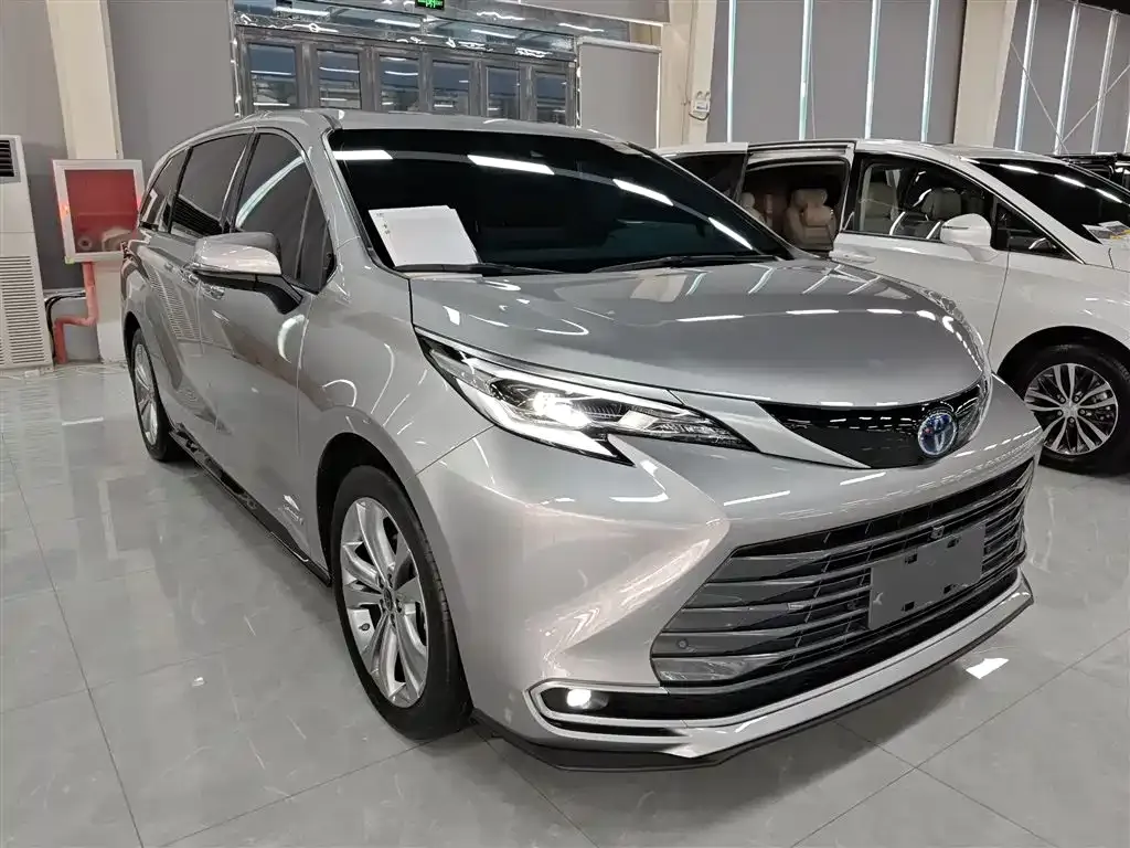Toyota Sienna 2024 из CN, фото 3