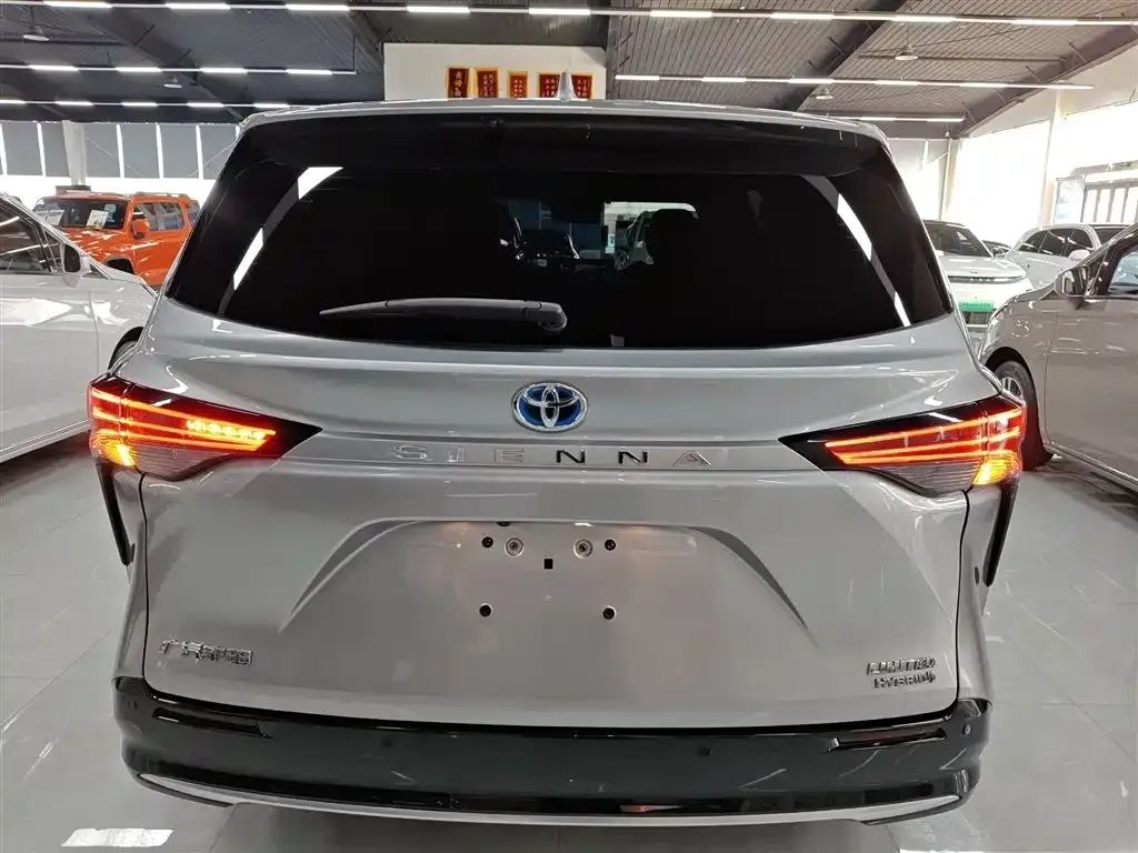 Toyota Sienna 2024 из CN, фото 4