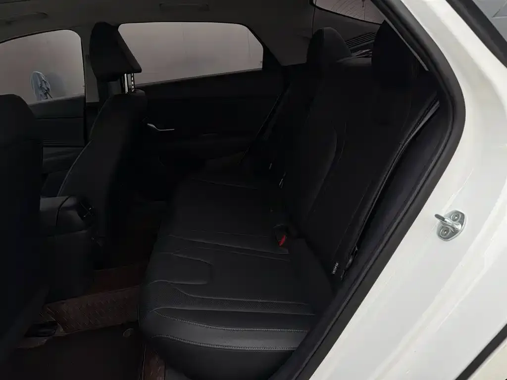 Hyundai Elantra — фото 4