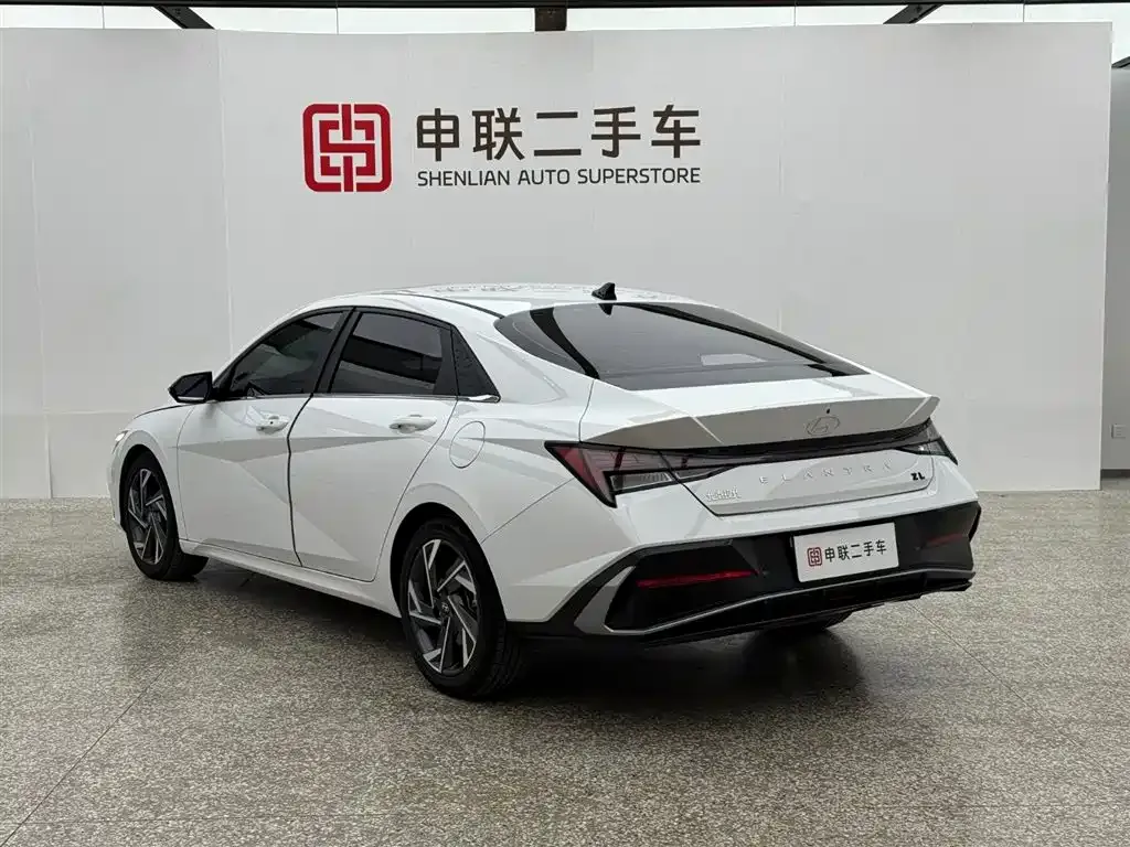 Hyundai Elantra — фото 7