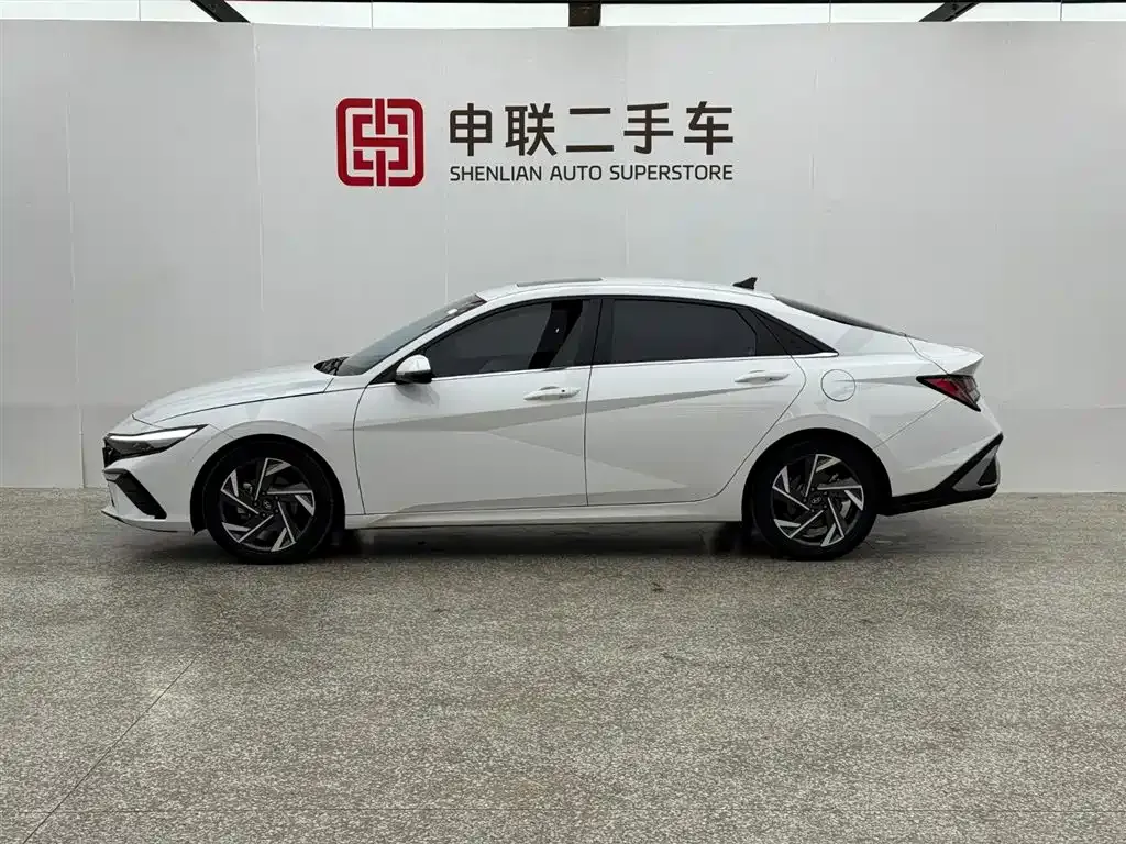 Hyundai Elantra — фото 10
