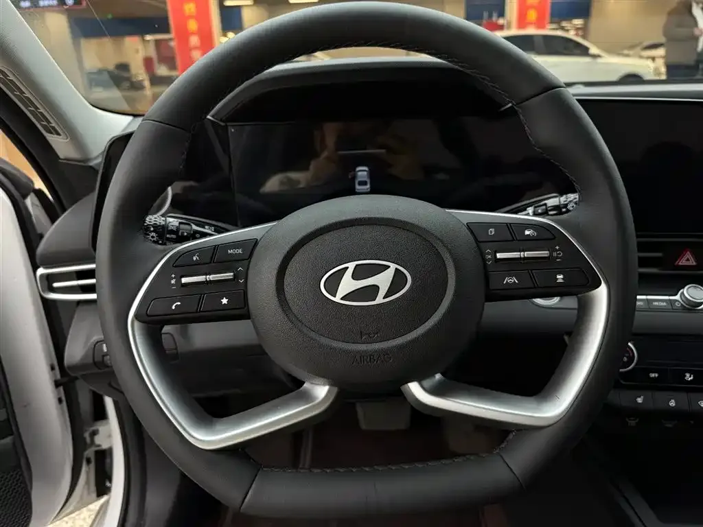 Hyundai Elantra — фото 6