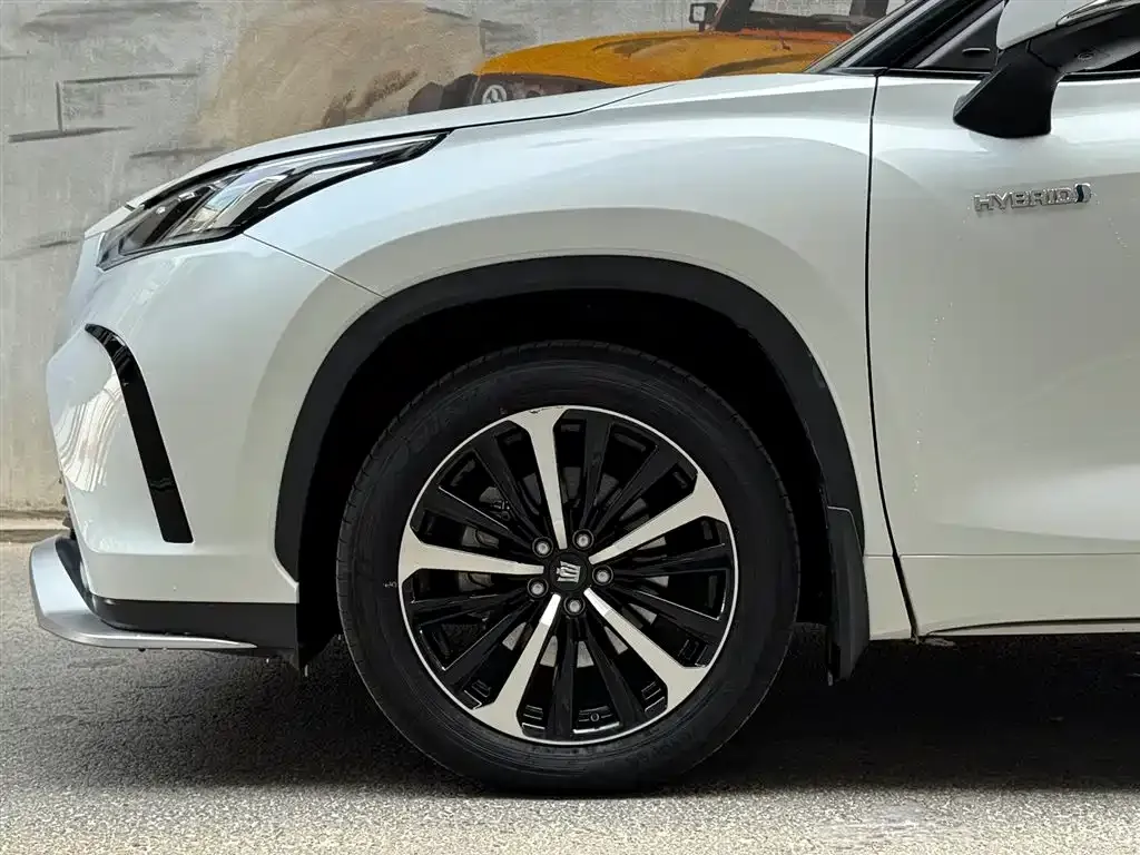 Toyota Crown Kluger 2024 из CN, фото 4