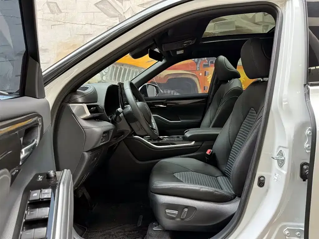 Toyota Crown Kluger 2024 из CN, фото 10