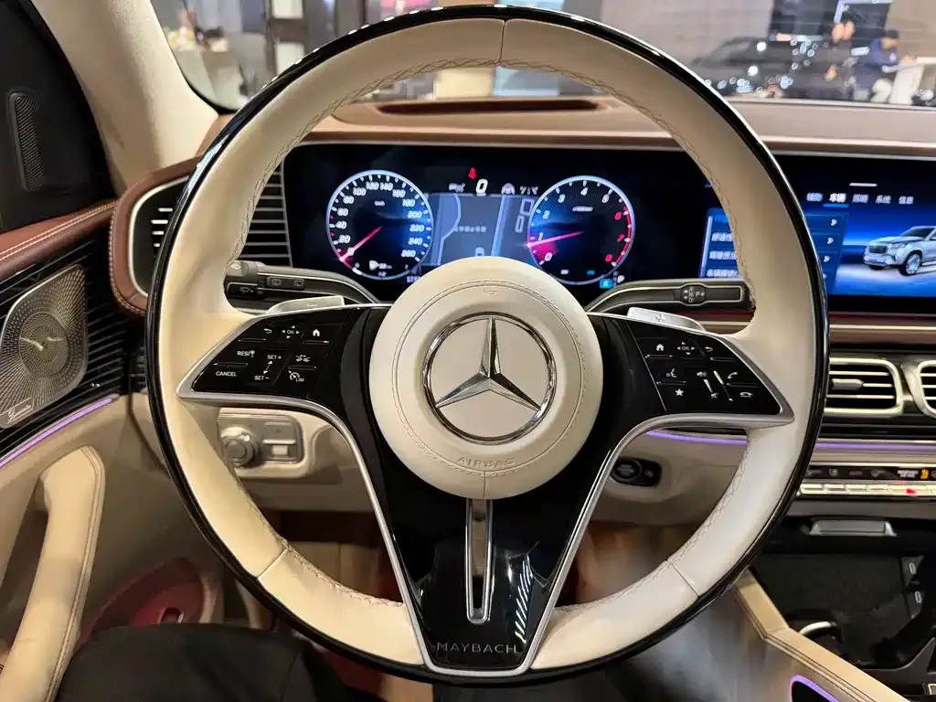 Mercedes-Benz GLS — фото 8