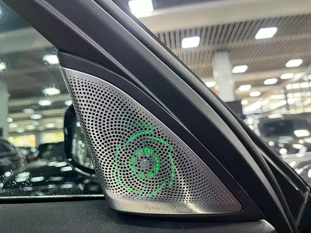 BMW 5 Series 2023 из CN, фото 2