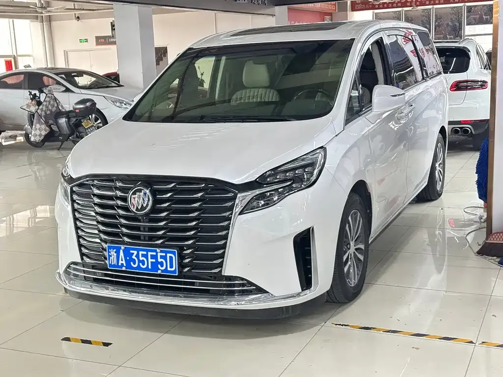 Buick GL8 2023 из CN, фото 9