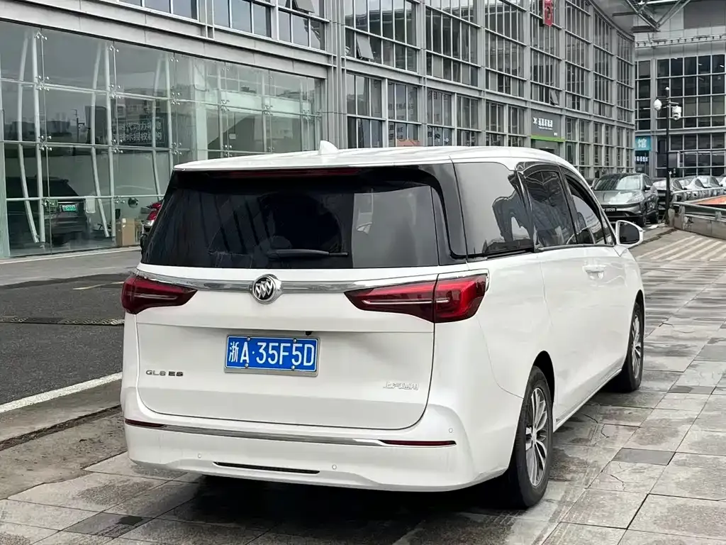 Buick GL8 2023 из CN, фото 3
