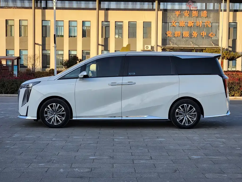 GAC Motor Trumpchi M8 — фото 6
