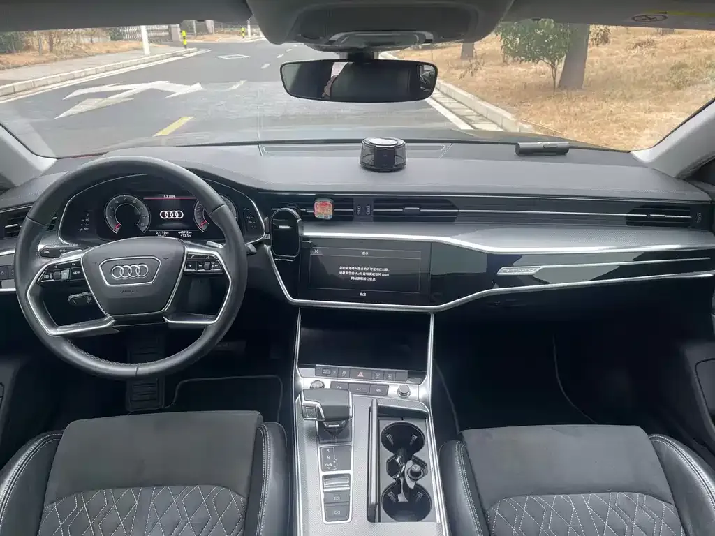 Audi A7L 2022 из CN, фото 2