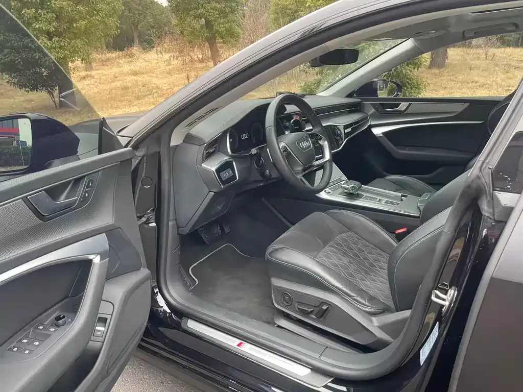 Audi A7L 2022 из CN, фото 4