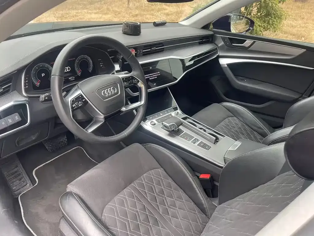 Audi A7L 2022 из CN, фото 10