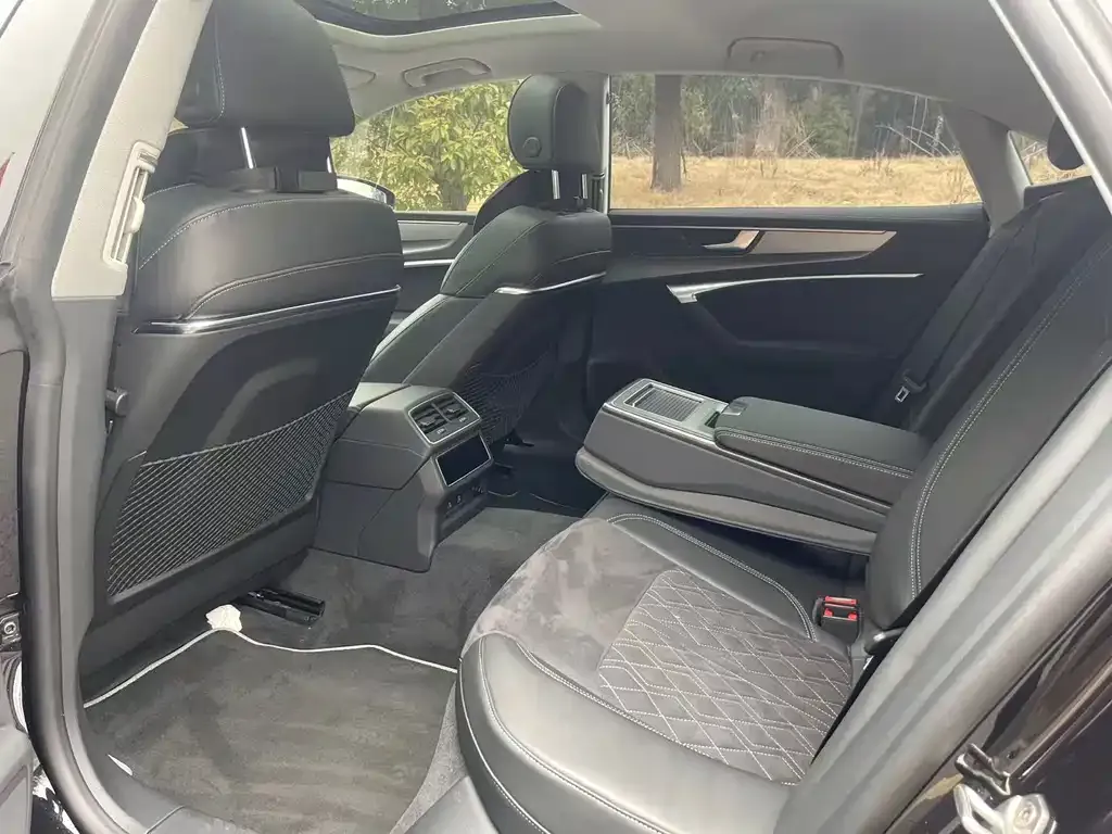 Audi A7L 2022 из CN, фото 5