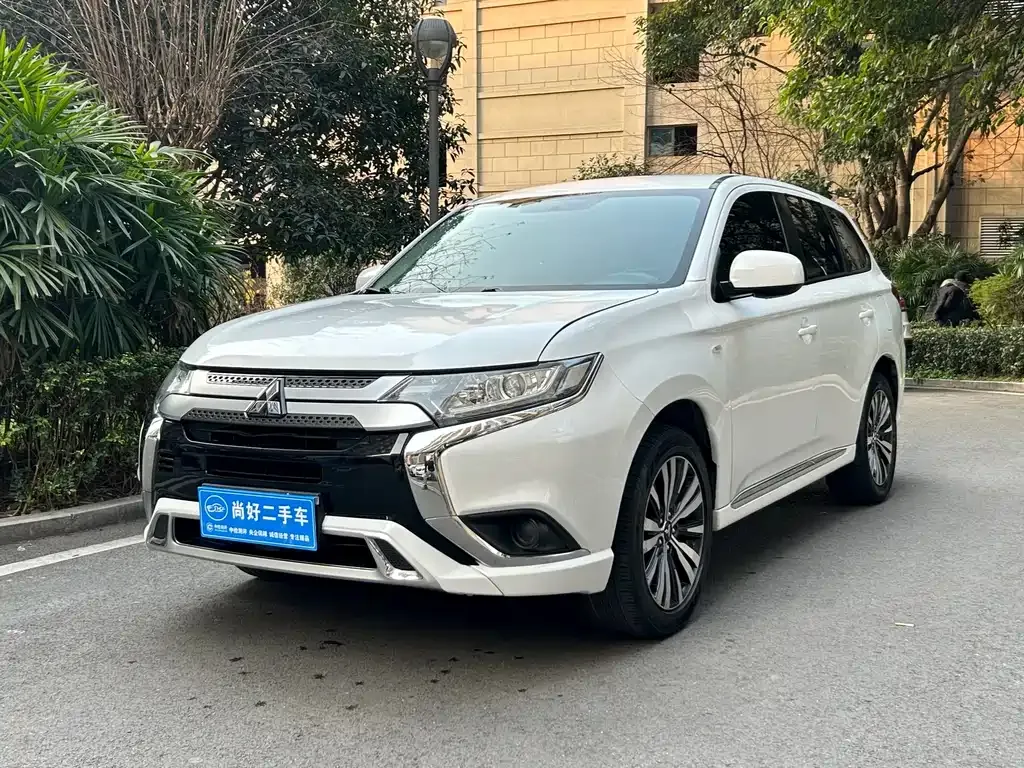 Mitsubishi Outlander 2021 из CN, фото 1