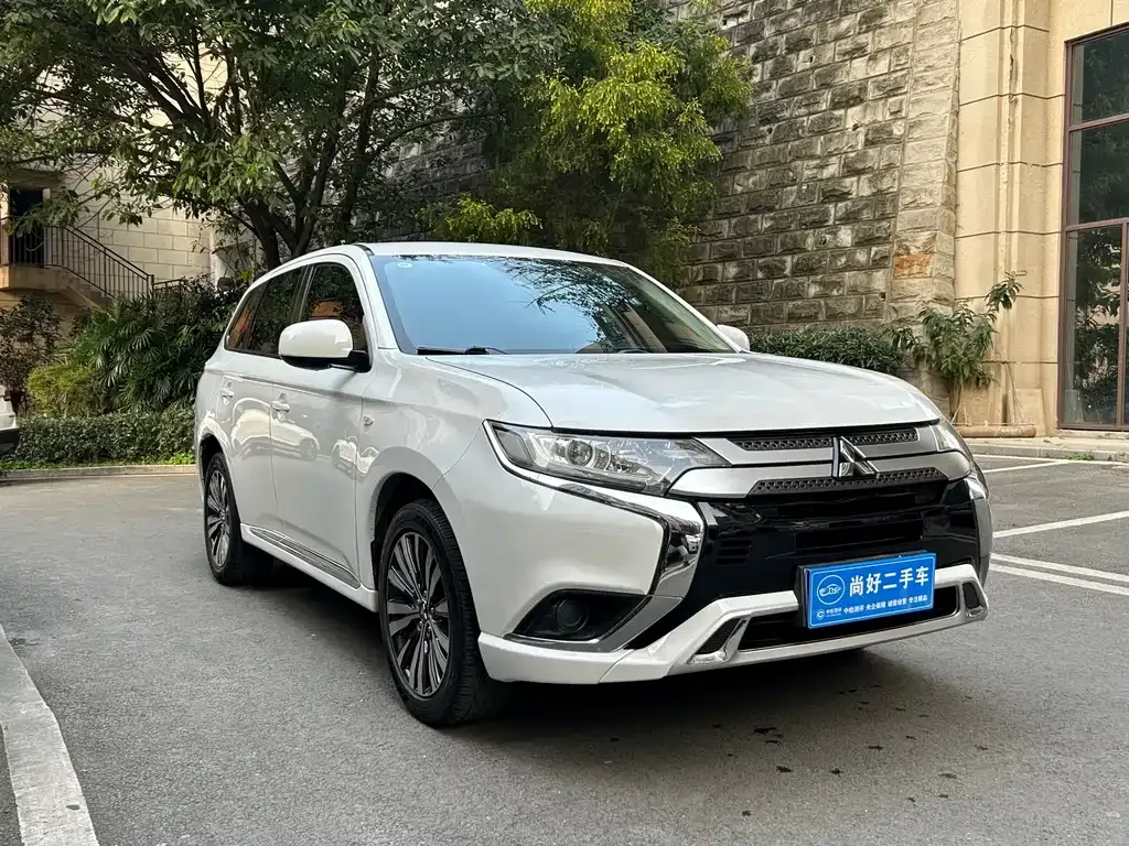 Mitsubishi Outlander 2021 из CN, фото 10