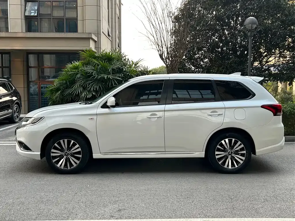 Mitsubishi Outlander 2021 из CN, фото 3
