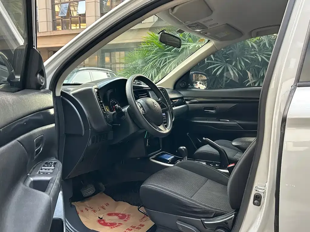 Mitsubishi Outlander 2021 из CN, фото 6