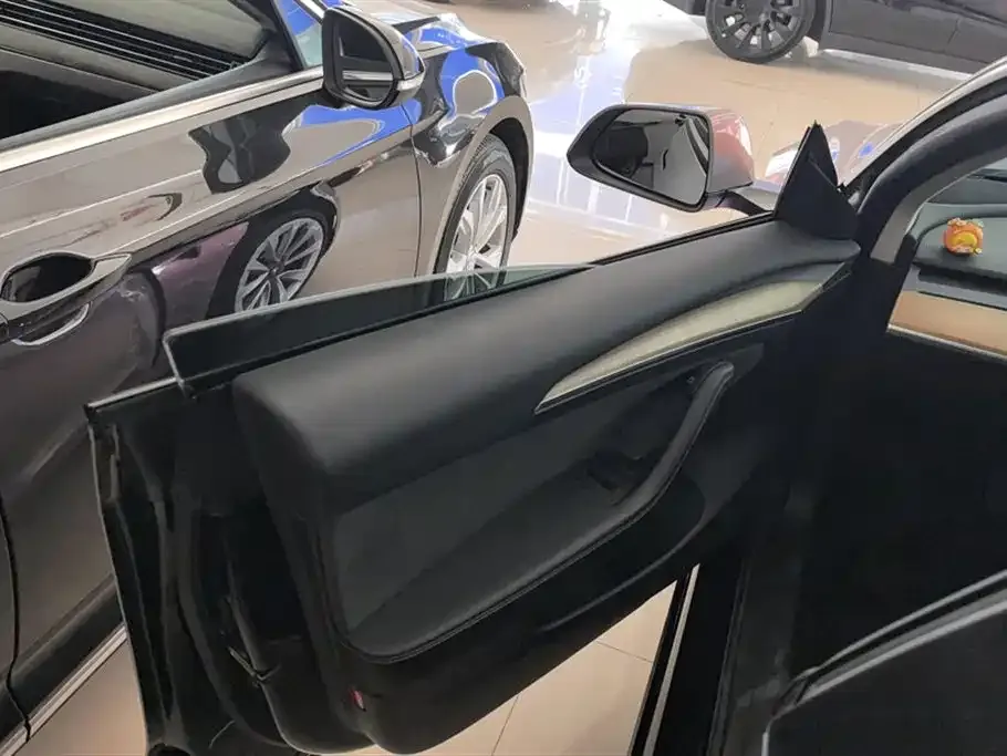 Tesla Model 3 — фото 10