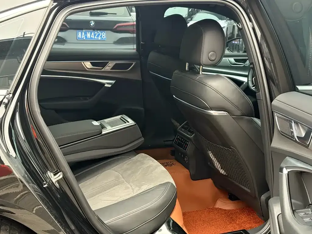 Audi A6L 2024 из CN, фото 4
