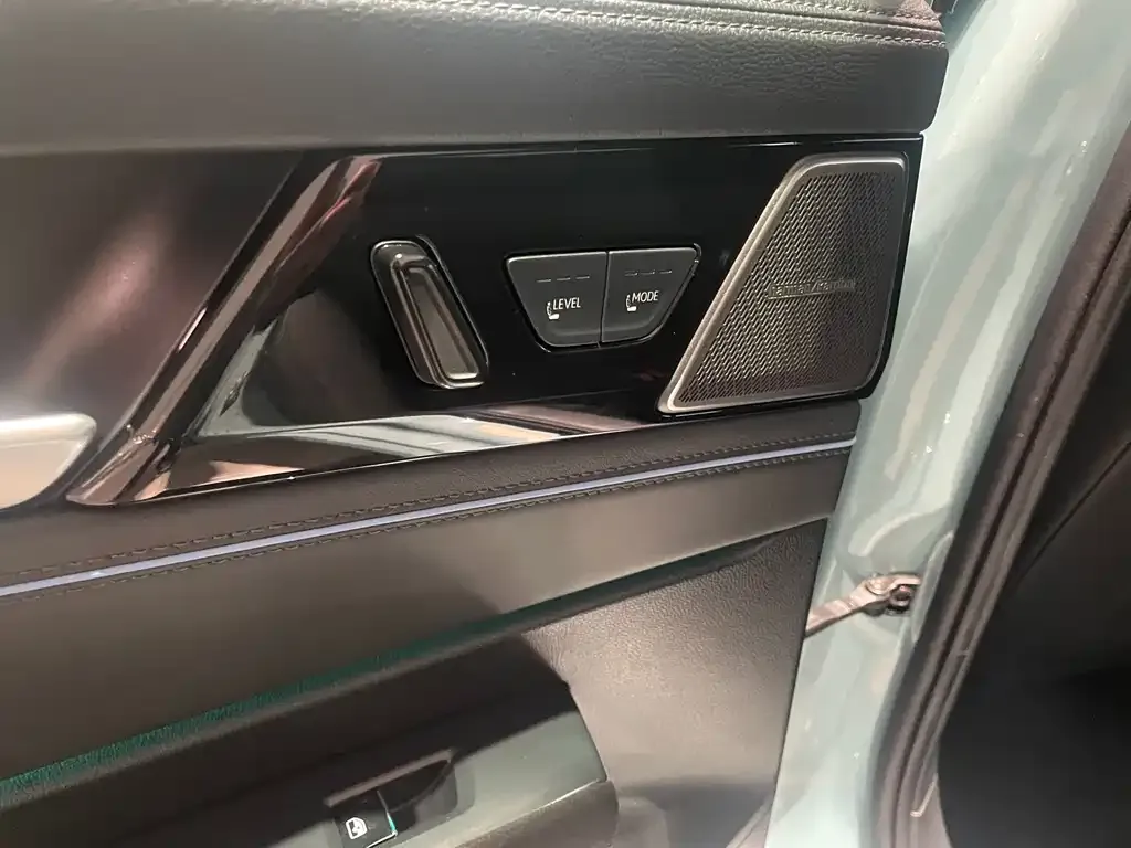 Volkswagen Passat 2024 из CN, фото 3