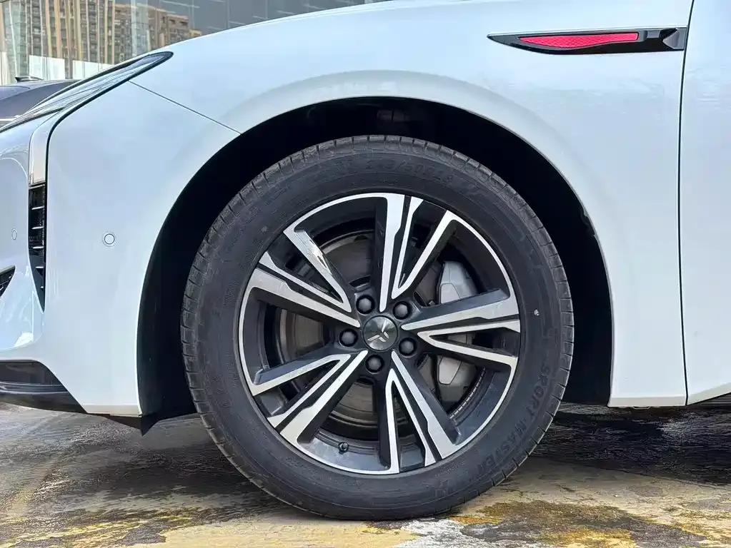 Hongqi EH7 2024 из CN, фото 6