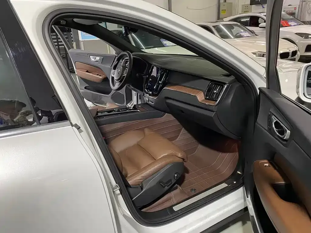 Volvo XC60 2022 из CN, фото 7