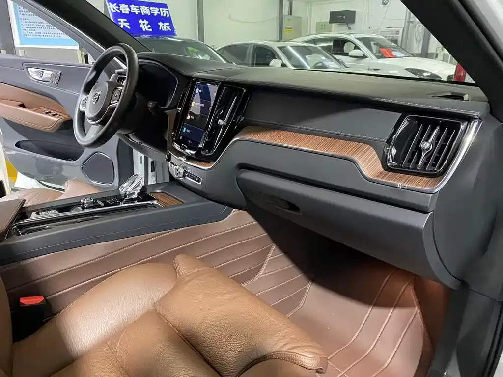 Volvo XC60 2022 из CN, фото 5