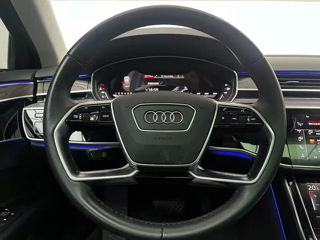 Audi A8 — фото 9