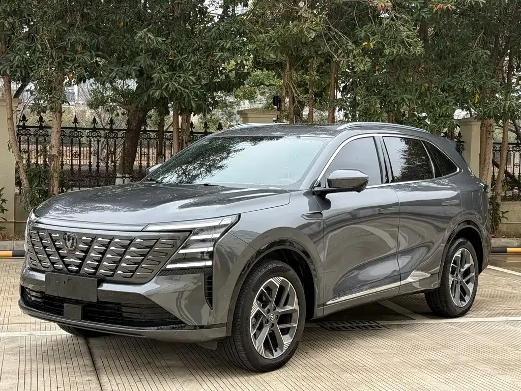Changan CS75PLUS — фото 1