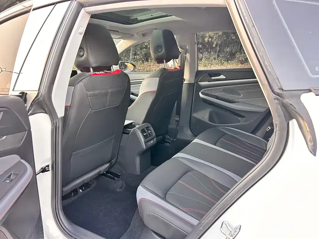 Volkswagen Lamando 2024 из CN, фото 2