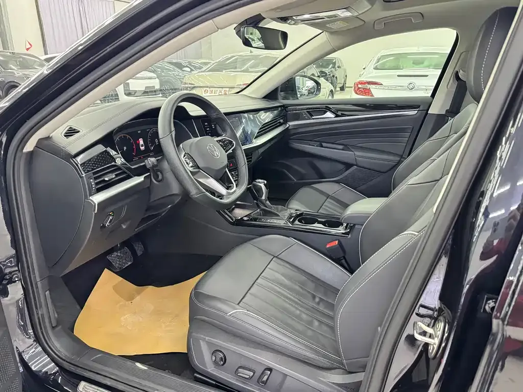 Volkswagen Passat 2023 из CN, фото 5