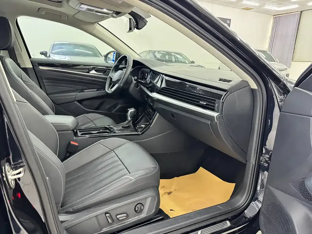 Volkswagen Passat 2023 из CN, фото 6