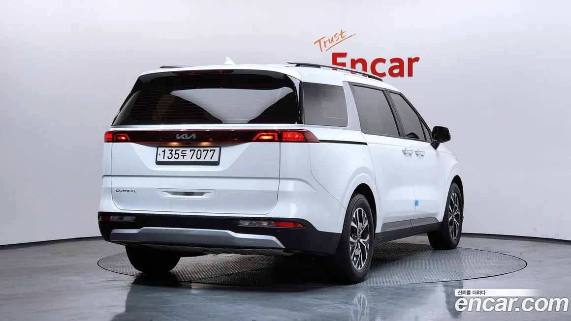 Kia Carnival — фото 2