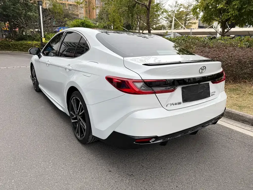 Toyota Camry — фото 8