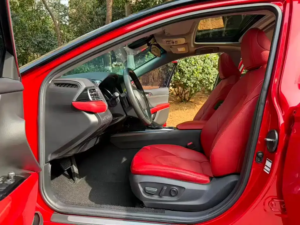 Toyota Camry 2021 из CN, фото 2