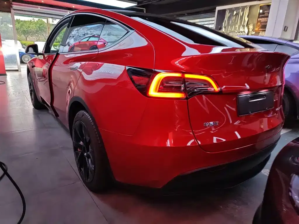Tesla Model Y — фото 5