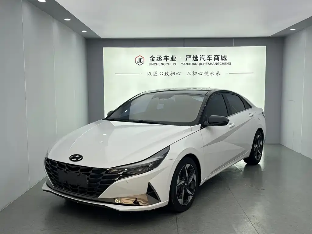 Hyundai Elantra — фото 1