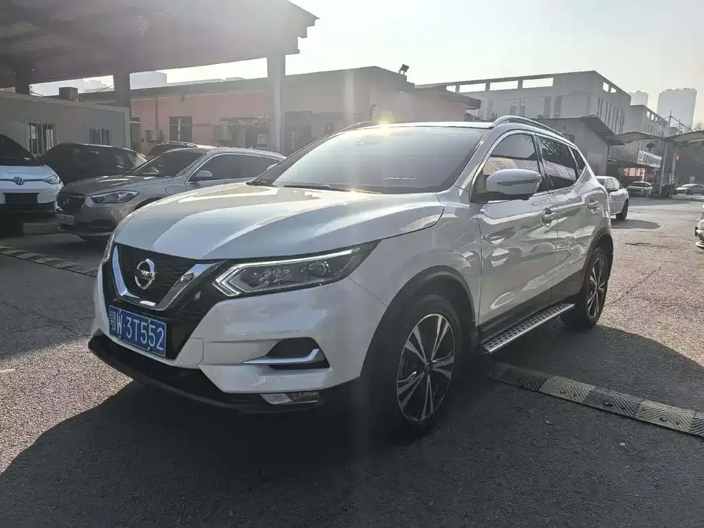 Nissan Qashqai — фото 1