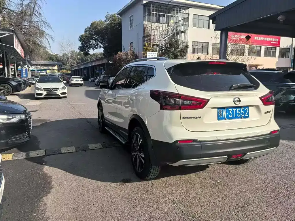 Nissan Qashqai — фото 9