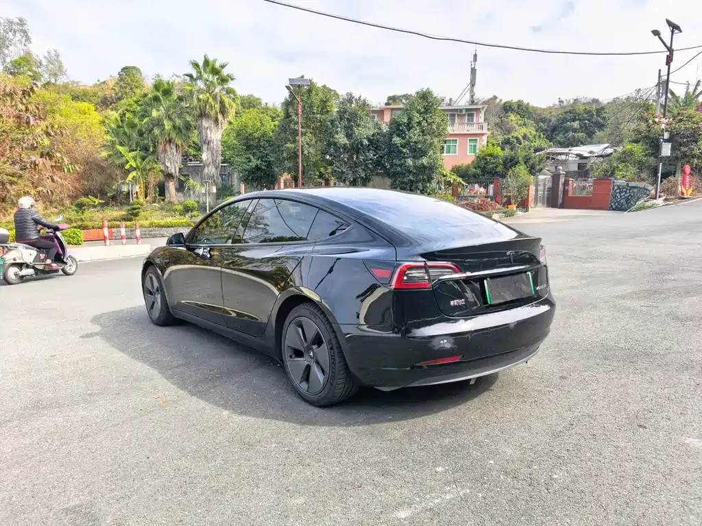 Tesla Model 3 — фото 7