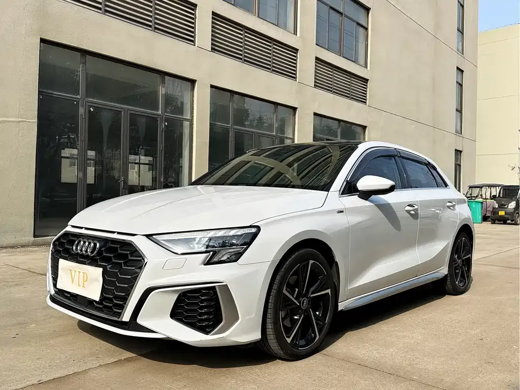 Audi A3 — фото 1