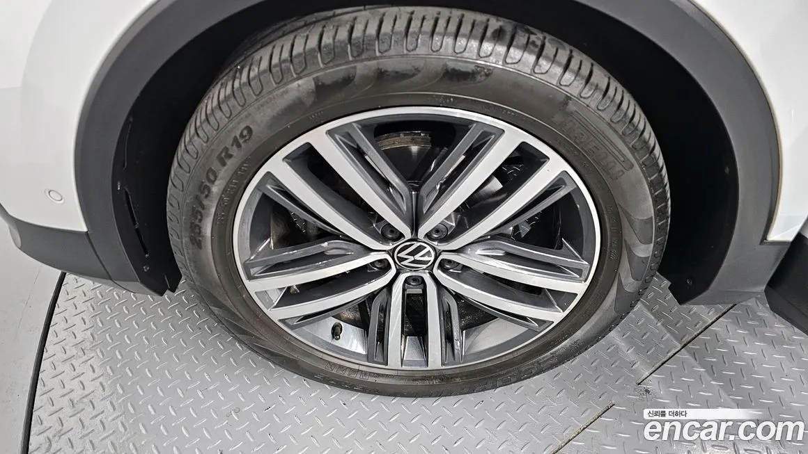 Volkswagen Tiguan — фото 5