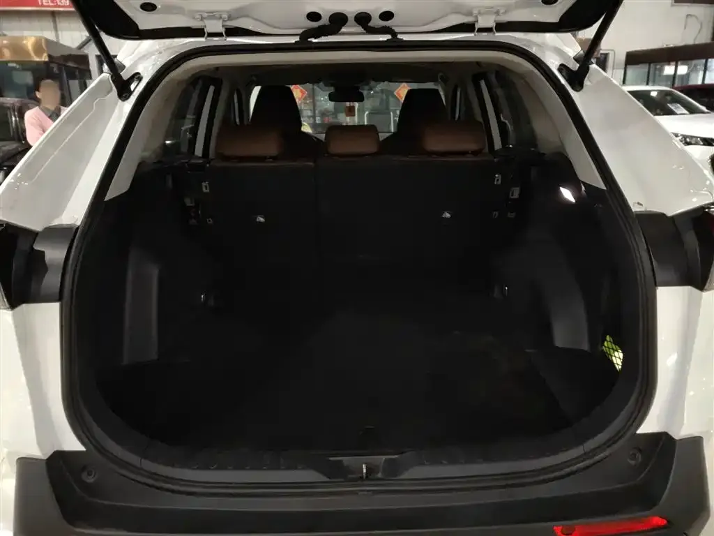 Toyota RAV4 — фото 2