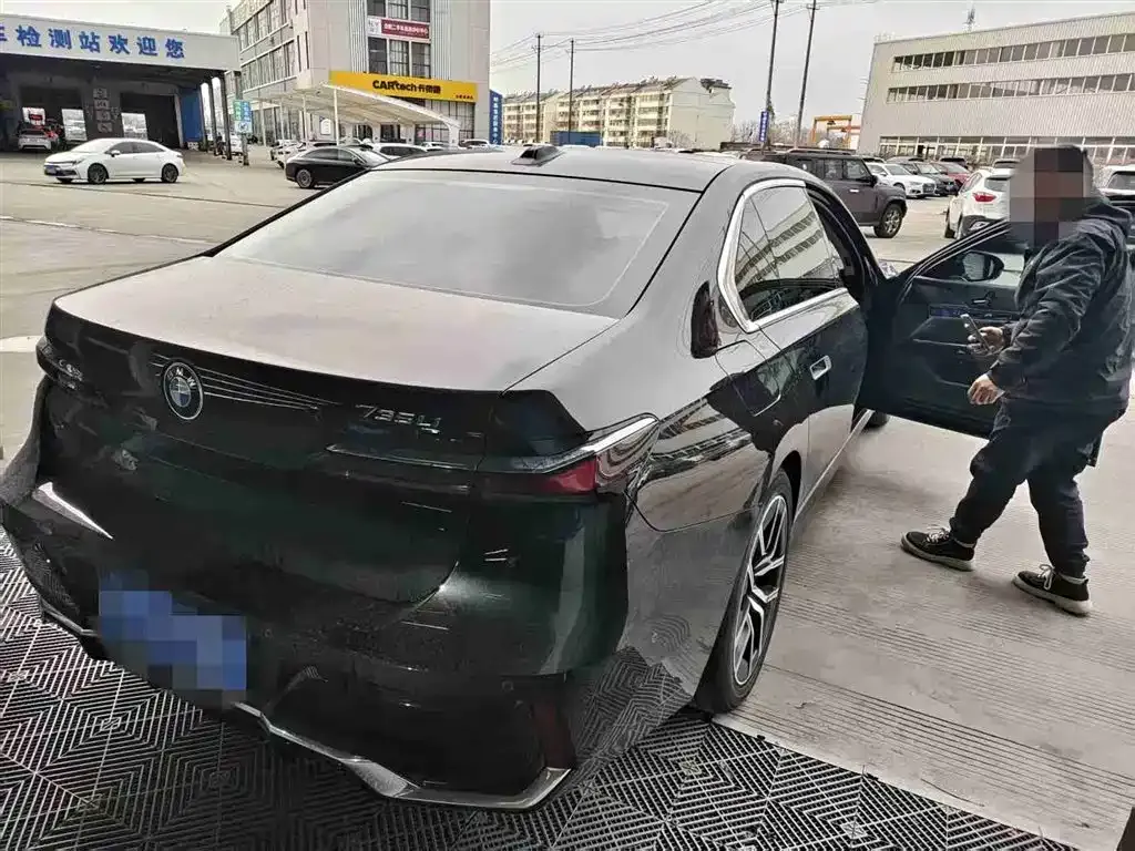 BMW 7 Series 2024 из CN, фото 4