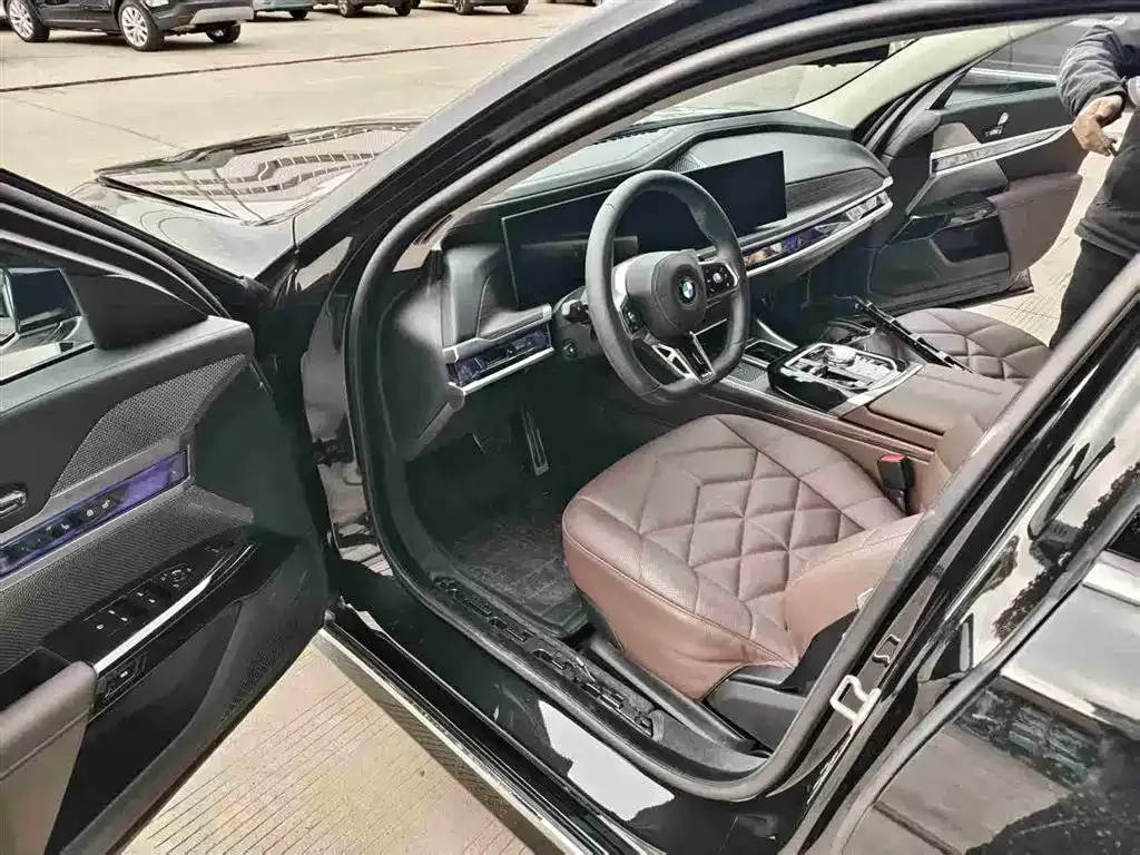 BMW 7 Series 2024 из CN, фото 8