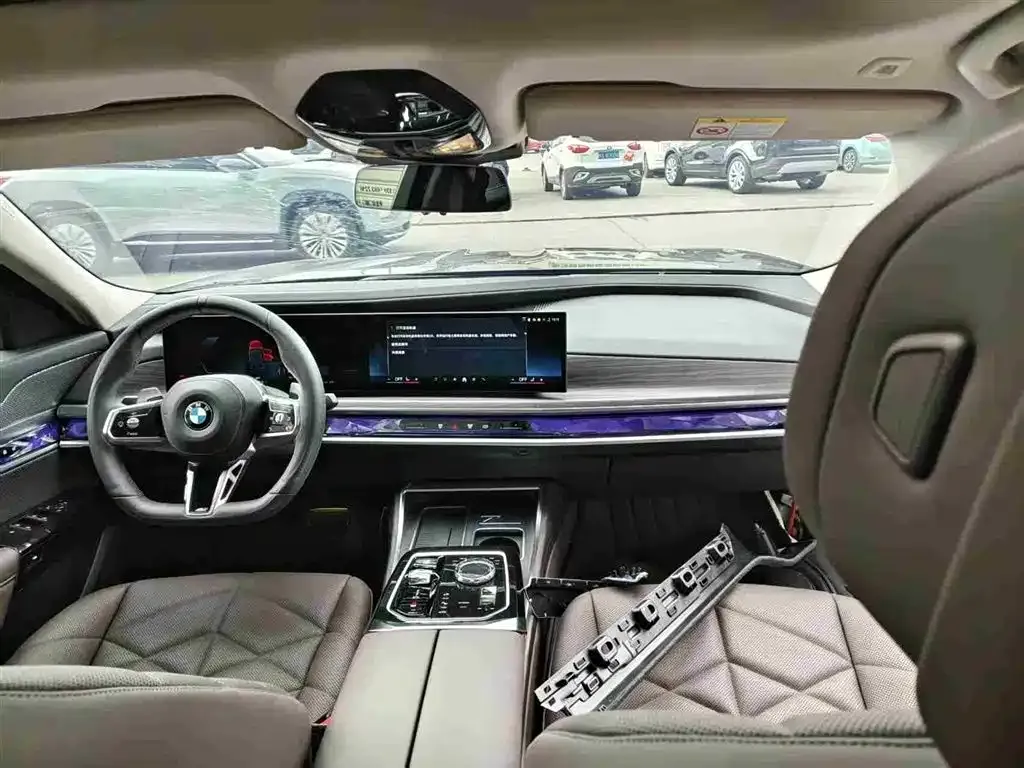 BMW 7 Series 2024 из CN, фото 7