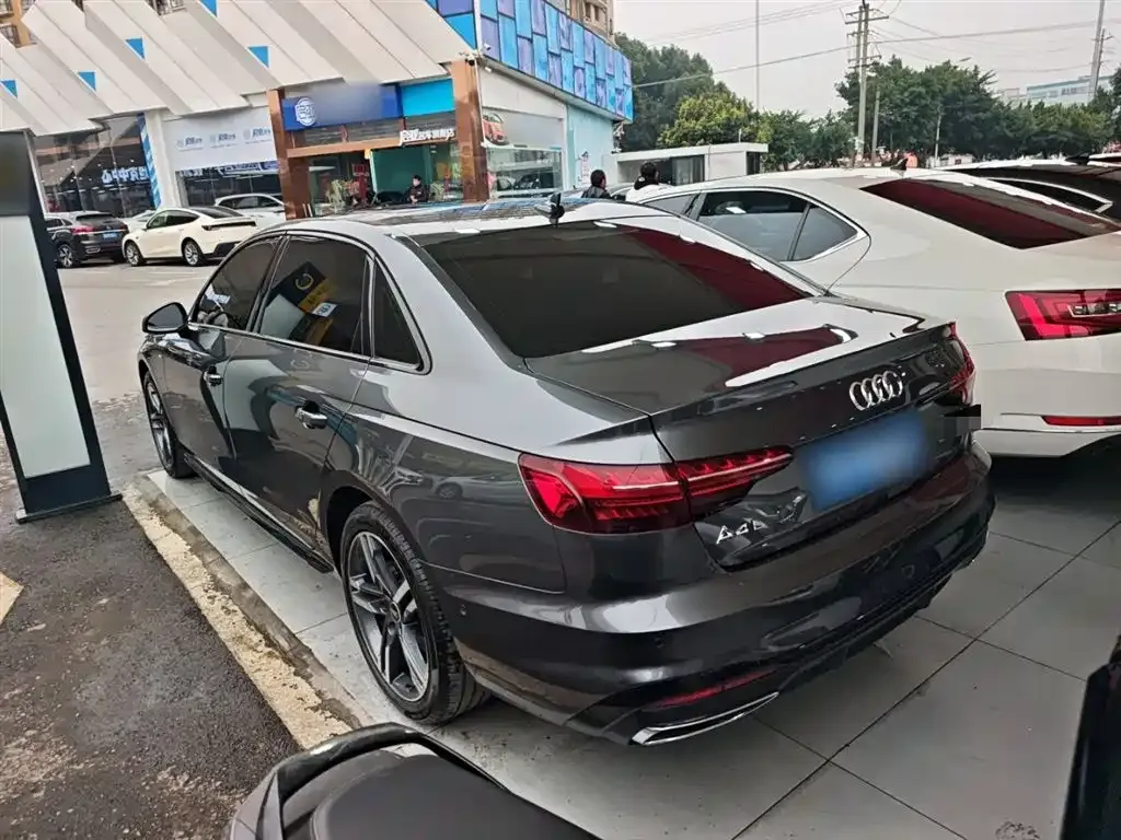 Audi A4L 2022 из CN, фото 5
